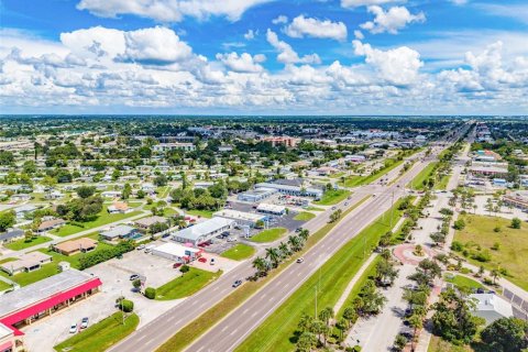 Propiedad comercial en venta en Port Charlotte, Florida, 234.11 m2 № 2380629 - foto 12