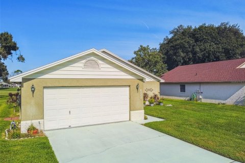House in Lakeland, Florida 2 bedrooms, 122.45 sq.m. № 1918540 - photo 2