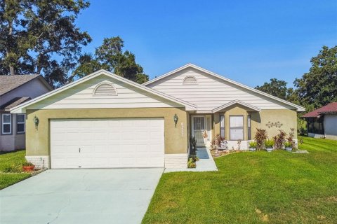 House in Lakeland, Florida 2 bedrooms, 122.45 sq.m. № 1918540 - photo 1