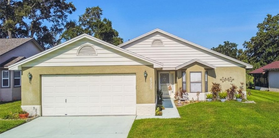 House in Lakeland, Florida 2 bedrooms, 122.45 sq.m. № 1918540