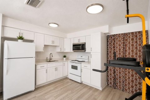 Immobilier commercial à vendre à Lakeland, Floride: 4 chambres, 140.28 m2 № 2316889 - photo 12