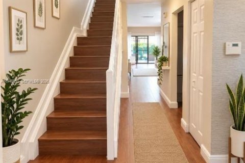 Townhouse in Miami, Florida 2 bedrooms, 166.48 sq.m. № 2328743 - photo 9
