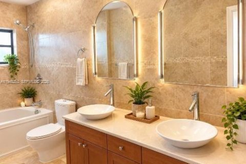 Townhouse in Miami, Florida 2 bedrooms, 166.48 sq.m. № 2328743 - photo 4