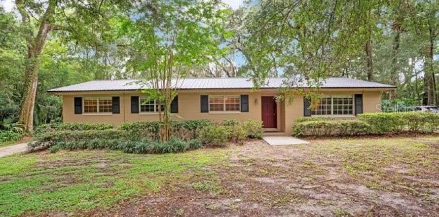 House in Apopka, Florida 3 bedrooms, 162.02 sq.m. № 2287093