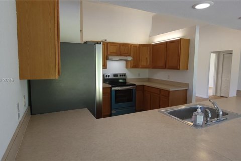 Casa en venta en Port St. Lucie, Florida, 3 dormitorios, 163.32 m2 № 1946068 - foto 8