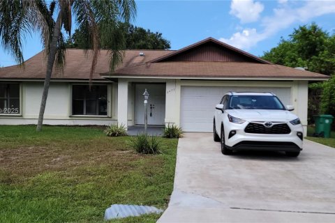 Casa en venta en Port St. Lucie, Florida, 3 dormitorios, 163.32 m2 № 1946068 - foto 2