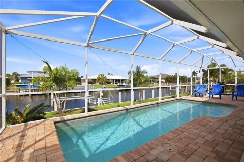 House in Punta Gorda, Florida 3 bedrooms, 165.64 sq.m. № 2202542 - photo 3
