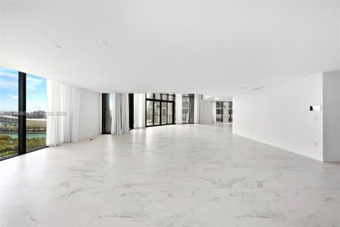 Condominio en venta en Miami, Florida, 6 dormitorios, 780.38 m2 № 2077877 - foto 18