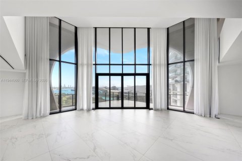 Condominio en venta en Miami, Florida, 6 dormitorios, 780.38 m2 № 2077877 - foto 9