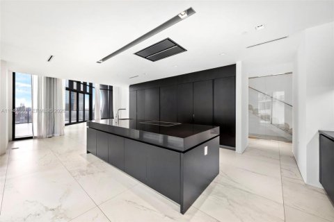 Condominio en venta en Miami, Florida, 6 dormitorios, 780.38 m2 № 2077877 - foto 28