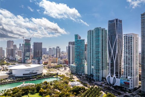 Condominio en Miami, Florida, 6 dormitorios № 2077877