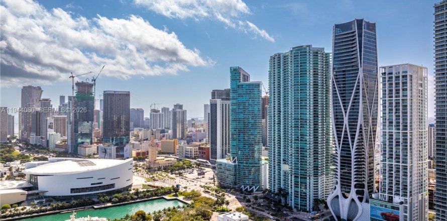 Condominio en Miami, Florida, 6 dormitorios  № 2077877