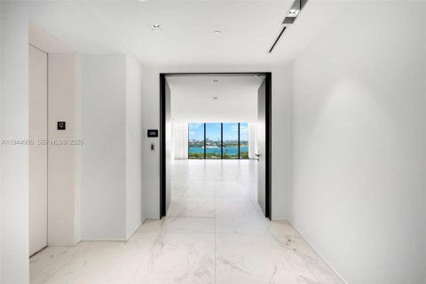 Condominio en venta en Miami, Florida, 6 dormitorios, 780.38 m2 № 2077877 - foto 7