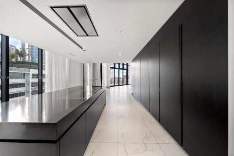 Condominio en venta en Miami, Florida, 6 dormitorios, 780.38 m2 № 2077877 - foto 27