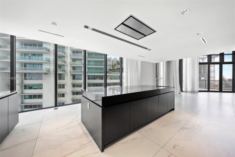 Condominio en venta en Miami, Florida, 6 dormitorios, 780.38 m2 № 2077877 - foto 26