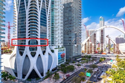 Condominio en venta en Miami, Florida, 6 dormitorios, 780.38 m2 № 2077877 - foto 4