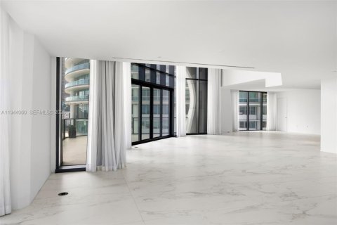 Condominio en venta en Miami, Florida, 6 dormitorios, 780.38 m2 № 2077877 - foto 20