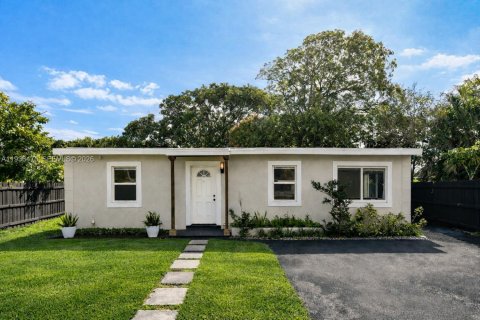 Villa ou maison à vendre à Fort Lauderdale, Floride: 3 chambres, 91.42 m2 № 2000943 - photo 2