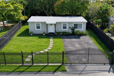 Villa ou maison à Fort Lauderdale, Floride 3 chambres, 91.42 m2 № 2000943