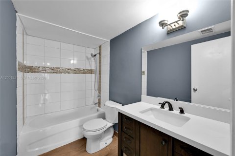 Снять в аренду кондоминиум в Лодердейл-Лейкс, Флорида 1 спальня, 69.49м2, № 2065385 - фото 6