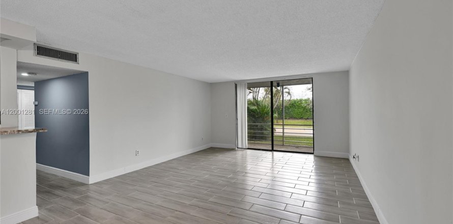 Кондоминиум с 1 спальней в Лодердейл-Лейкс, Флорида № 2065385