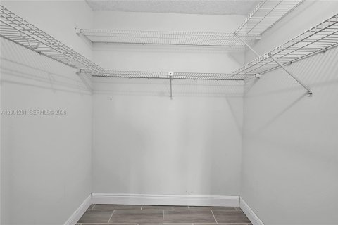 Снять в аренду кондоминиум в Лодердейл-Лейкс, Флорида 1 спальня, 69.49м2, № 2065385 - фото 7