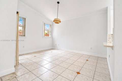 House in Palmetto Bay, Florida 3 bedrooms, 139.82 sq.m. № 2072388 - photo 4