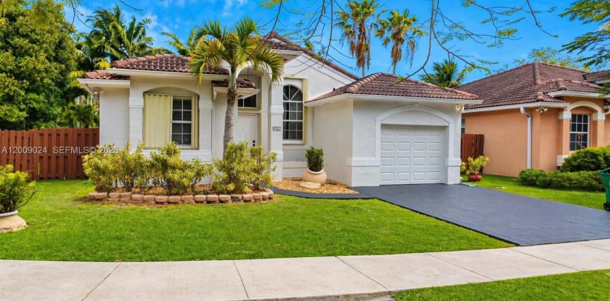 House in Palmetto Bay, Florida 3 bedrooms, 139.82 sq.m. № 2072388