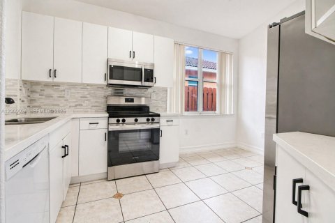 House in Palmetto Bay, Florida 3 bedrooms, 139.82 sq.m. № 2072388 - photo 21