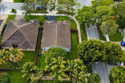 House in Palmetto Bay, Florida 3 bedrooms, 139.82 sq.m. № 2072388 - photo 30