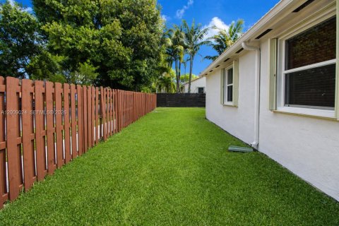 House in Palmetto Bay, Florida 3 bedrooms, 139.82 sq.m. № 2072388 - photo 7