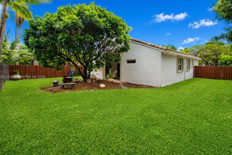 House in Palmetto Bay, Florida 3 bedrooms, 139.82 sq.m. № 2072388 - photo 17