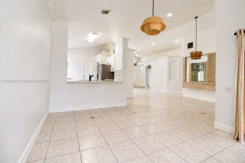 House in Palmetto Bay, Florida 3 bedrooms, 139.82 sq.m. № 2072388 - photo 14