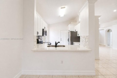 House in Palmetto Bay, Florida 3 bedrooms, 139.82 sq.m. № 2072388 - photo 9