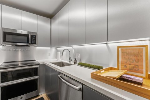 Condo in Miami Beach, Florida, 1 bedroom  № 1952866 - photo 24