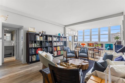 Condo in Miami Beach, Florida, 1 bedroom  № 1952866 - photo 18