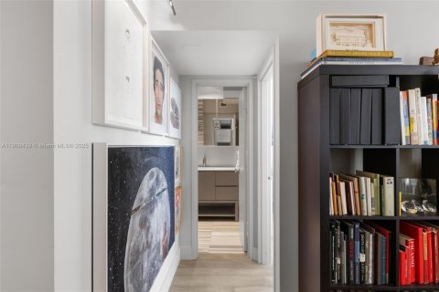 Condo in Miami Beach, Florida, 1 bedroom  № 1952866 - photo 28