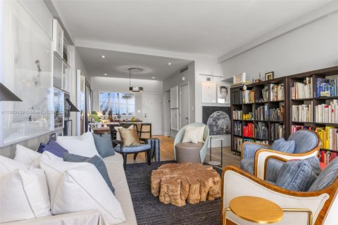 Condo in Miami Beach, Florida, 1 bedroom  № 1952866 - photo 12