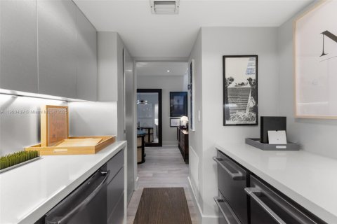 Condo in Miami Beach, Florida, 1 bedroom  № 1952866 - photo 26