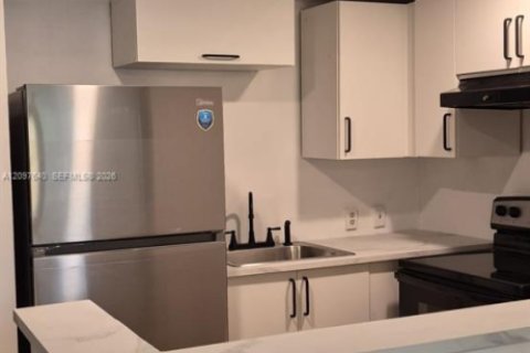 Condo in Boca Raton, Florida, 1 bedroom  № 2392304 - photo 2