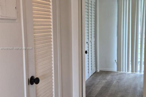 Condo in Boca Raton, Florida, 1 bedroom  № 2392304 - photo 9