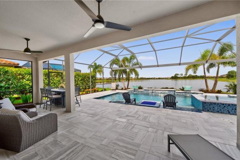 House in Bradenton, Florida 6 bedrooms, 360.65 sq.m. № 2220441 - photo 3