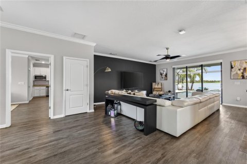House in Bradenton, Florida 6 bedrooms, 360.65 sq.m. № 2220441 - photo 14