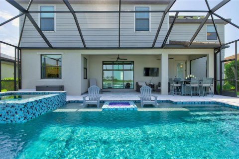 House in Bradenton, Florida 6 bedrooms, 360.65 sq.m. № 2220441 - photo 30