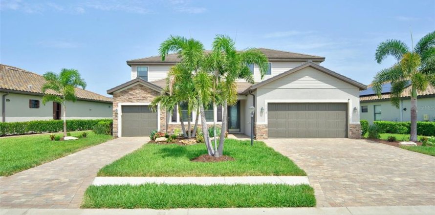 House in Bradenton, Florida 6 bedrooms, 360.65 sq.m. № 2220441