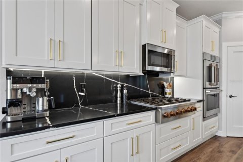 House in Bradenton, Florida 6 bedrooms, 360.65 sq.m. № 2220441 - photo 25