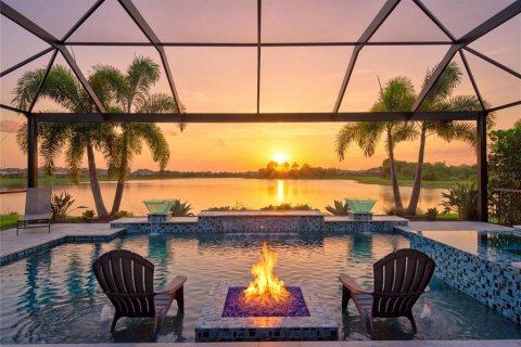 House in Bradenton, Florida 6 bedrooms, 360.65 sq.m. № 2220441 - photo 4