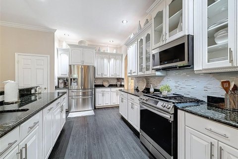 House in Tampa, Florida 5 bedrooms, 292.64 sq.m. № 1898852 - photo 27