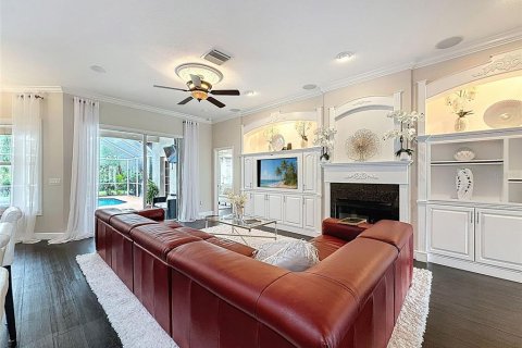 House in Tampa, Florida 5 bedrooms, 292.64 sq.m. № 1898852 - photo 15