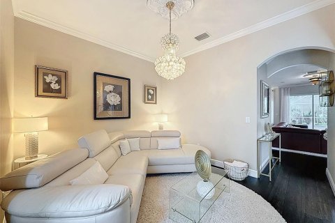 House in Tampa, Florida 5 bedrooms, 292.64 sq.m. № 1898852 - photo 9